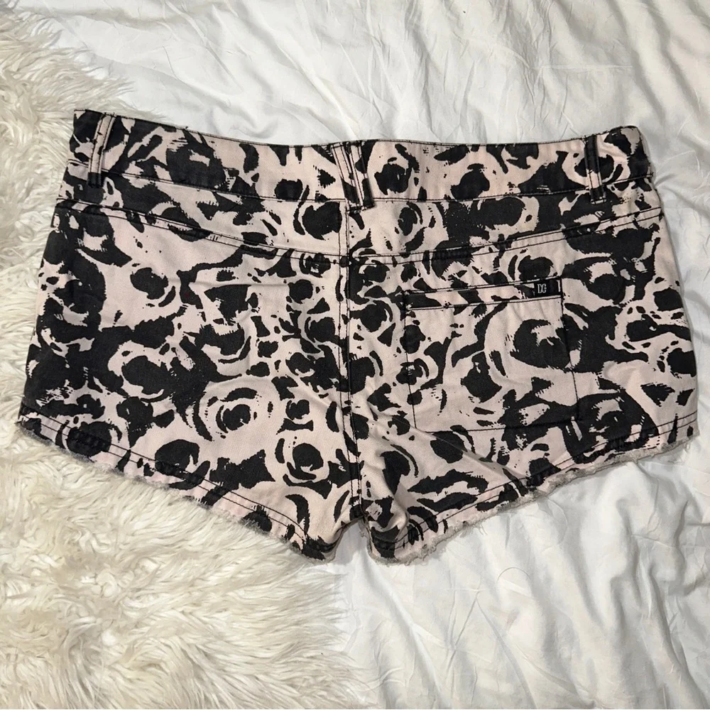 DC Shoes | Y2K Abstract Floral Rose Print Denim Mini Shorts Pink Black Size 29
